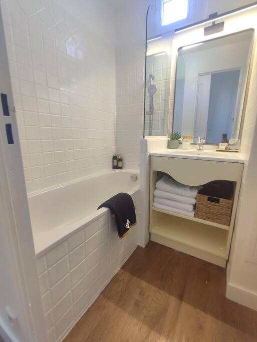 Chez Adriana Appartement Cosy Avec Jardin, Proche Plage Гримо Екстериор снимка