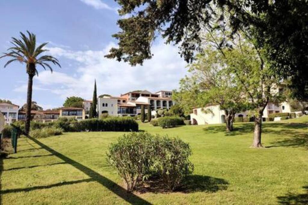 Chez Adriana Appartement Cosy Avec Jardin, Proche Plage Гримо Екстериор снимка